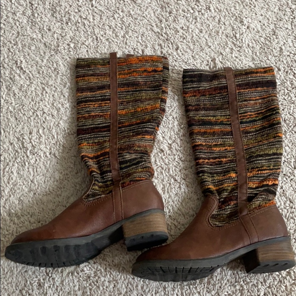 Size 8 brown woven texture boots